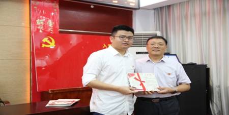 说明: C:\Users\44516\Desktop\七一 党员会\458A2287.JPG